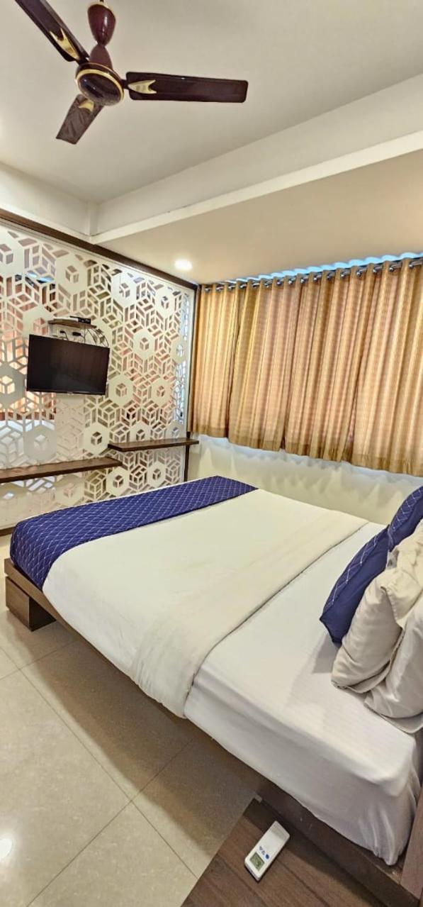 Stayguru Hotel Atithi ブジ エクステリア 写真