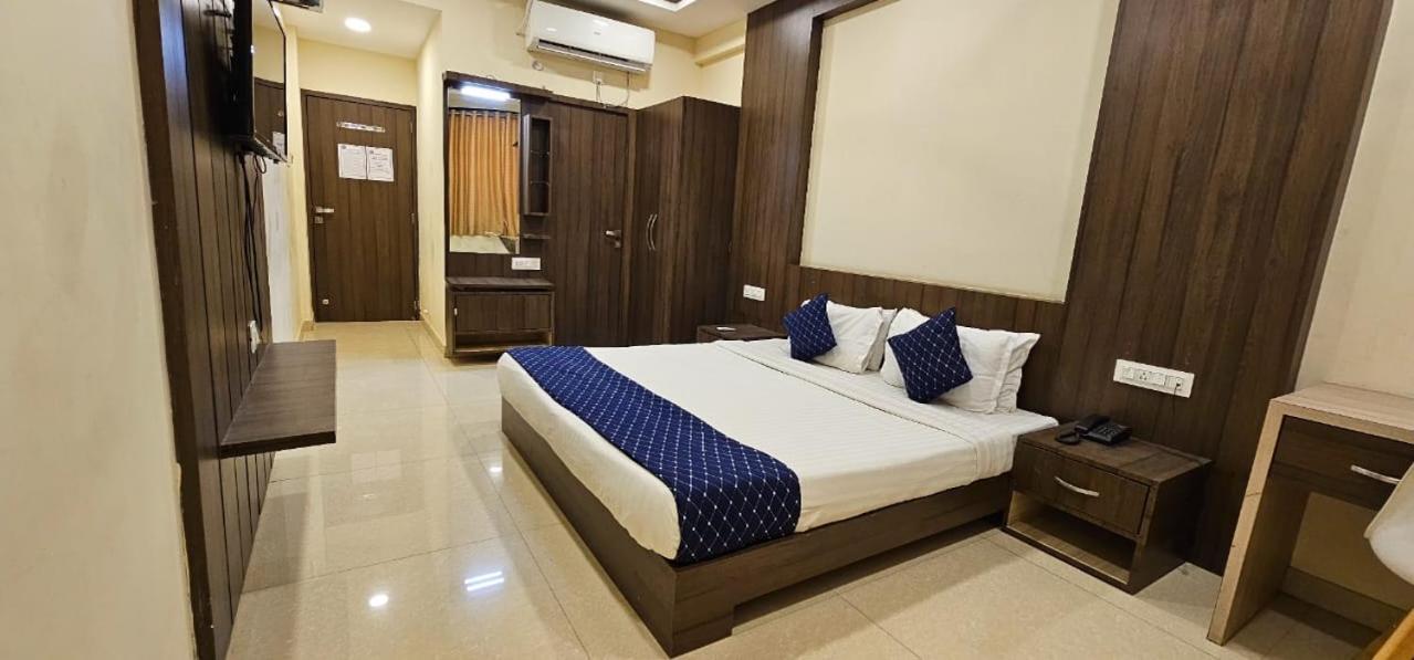 Stayguru Hotel Atithi ブジ エクステリア 写真